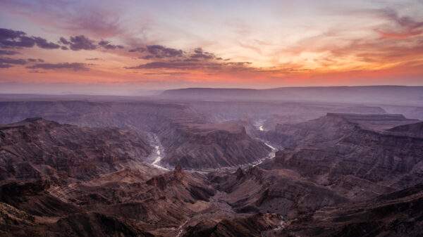 Namibia Roadtrip: Canyonscape & Safari Adventure
